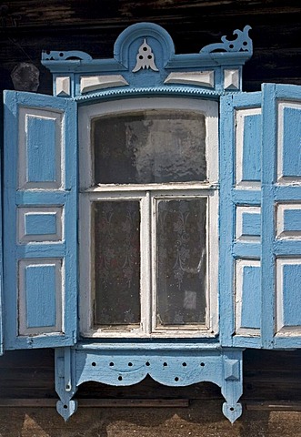 Windows with Ornamentic frames at different old Sibirian Wooden Houses, Omsk at the Rivers of Irtisch and Omka, Omsk, Sibiria, Russia, GUS, Europe,