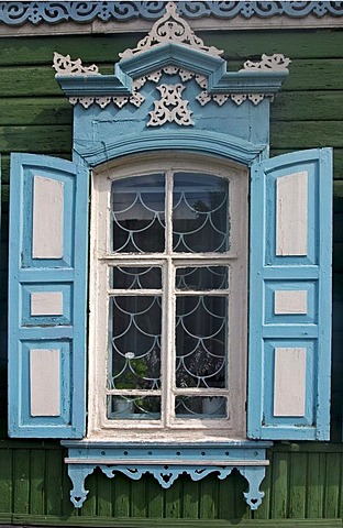 Windows with Ornamentic frames at different old Sibirian Wooden Houses, Omsk at the Rivers of Irtisch and Omka, Omsk, Sibiria, Russia, GUS, Europe,