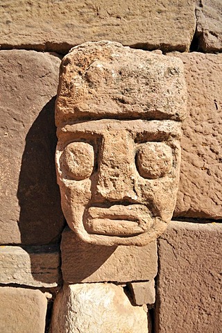 Stone head in Tihuanaku, UNESCO World Heritage Site, La Paz, Bolivia, South America