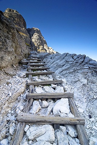 Hiking path in the Bacherntal, Sextenan Dolomites, South Tyrol, Italy