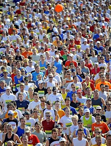 Mass start to the Half-marathon, Stuttgart, Baden-Wuerttemberg, Germany, Europe, 22.06.2008