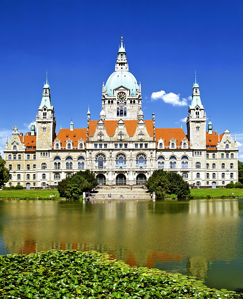 New City Hall and Maschteich Pond, Hanover, Lower Saxony, Germany, Europe