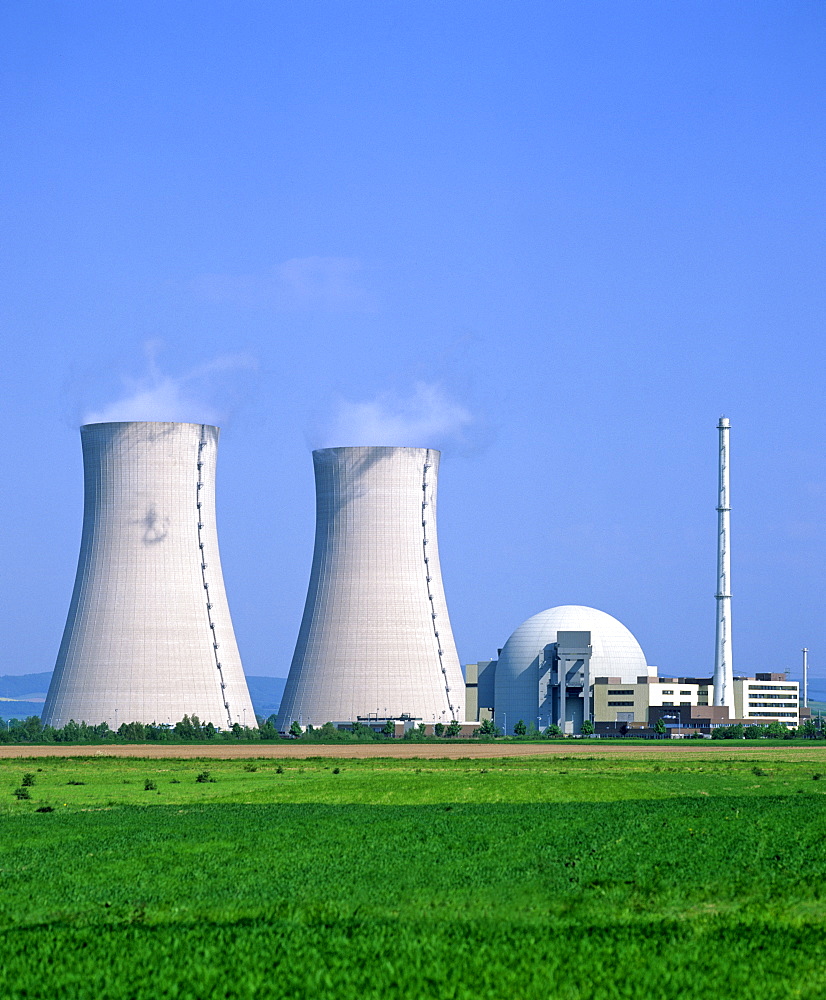 Cooling towers, Grohnde Nuclear Power Plant, Emmerthal, Hameln, Lower Saxony, Germany, Europe