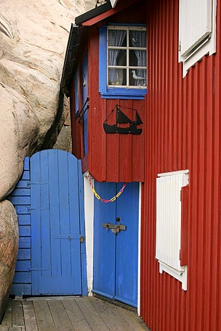 Old fishermans house in the harbour of Smoegen in Sweden - Smoegenbryggan, Smoegen near by Kungshamn, Bohuslaen, Vaestra Goetalands, Vaestergotland, Skagerrak, Sweden, Skandinavia, Europa