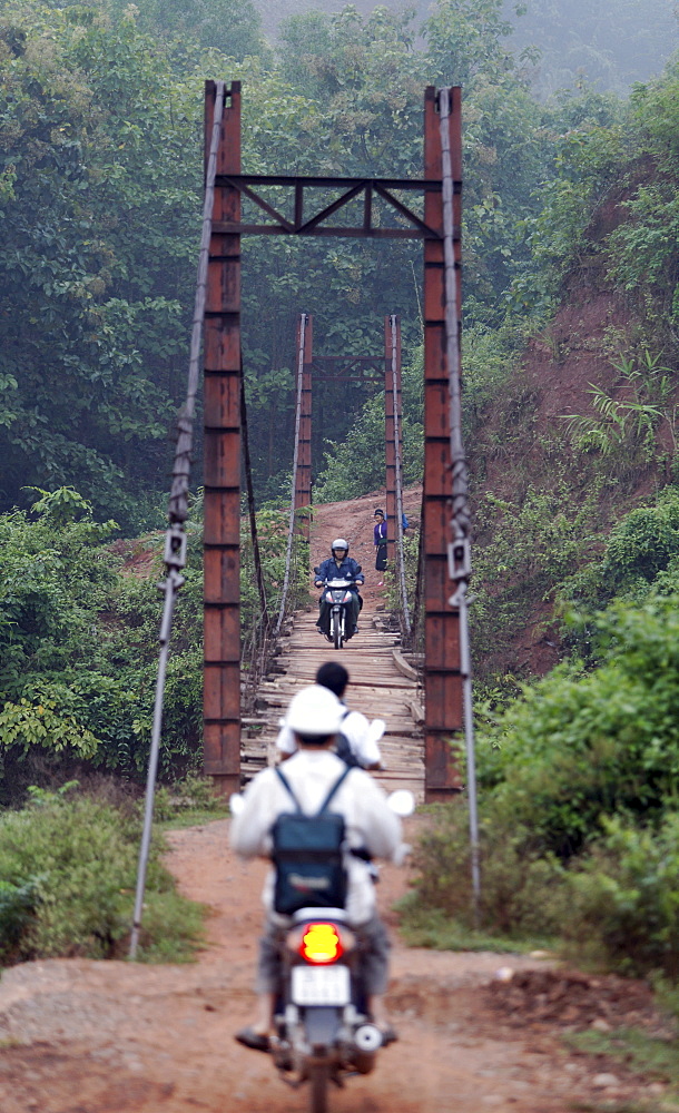 Suspension bridge between Yen Chau and Chien Koy in the North Vietnamese mountains, Vietnam, Asia