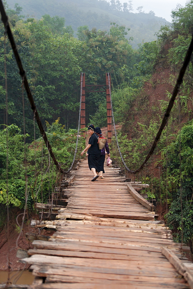 Suspension bridge between Yen Chau and Chien Koy in the North Vietnamese mountains, Vietnam, Asia