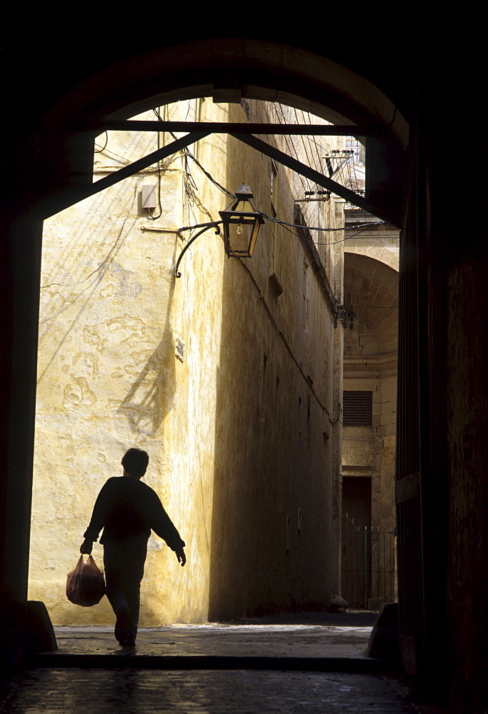 Narrow lane, Mdina, Malta