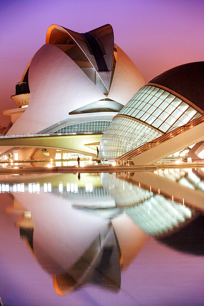 ESP, Spain, Valencia : Ciudad de las Artes Y de las Ciencias, City of arts and sciences. L'Hemisferic and Palau de les Arts Reina Sofia