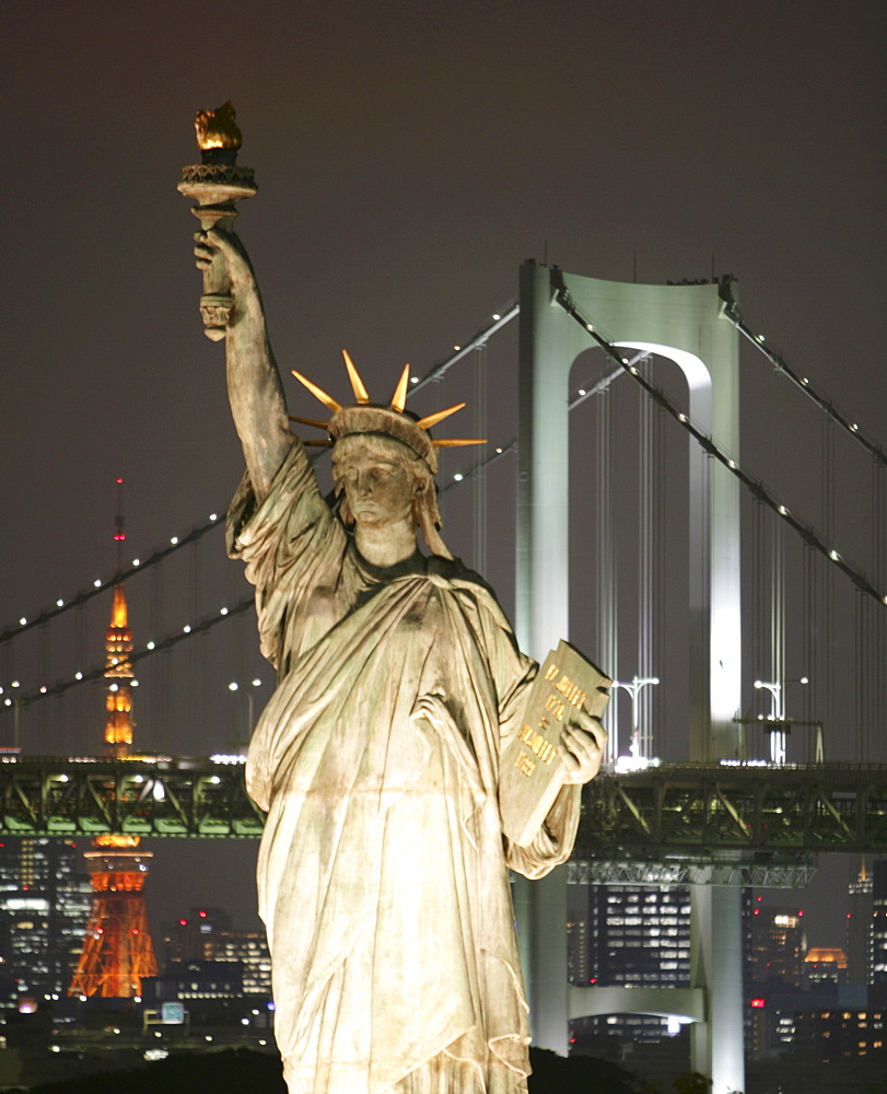 View from Odaiba over Bay with Rainbow-Bridge to mainland Odaiba is an artificial island in Bay conected to the mainland by Rainbow-Bridge Modern district with hotels shopping malls museums restaurants Headquarter of Fuji TV Replica of Statue of Liberty T