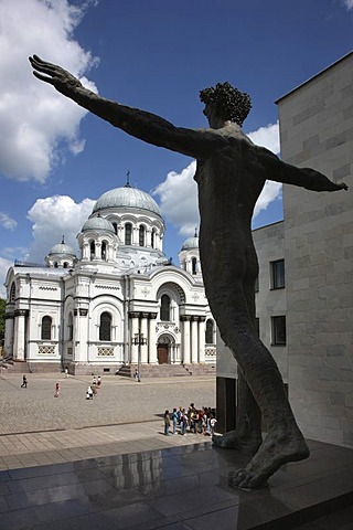 Church of St. Michael the Archangel on Independence Square, sculpture in front of Mykolas-Zilinskas Art Gallery, Kaunas, Lithuania, Baltic States, Northeastern Europe