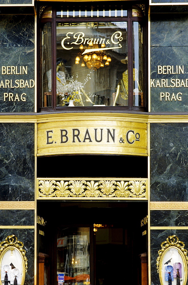 Wilhelminian facade of a clothing shop, Graben, Vienna, Austria, Europe