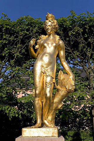 Golden Diana sculpture, Castle Schwetzingen, baroque gardens, Baden-Wuerttemberg, Germany