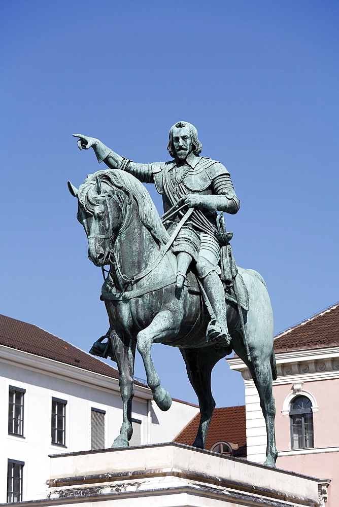 Equestrian statue, monument to the Elector Maximilian I., Wittelsbacher Platz, Munich, Bavaria, Germany