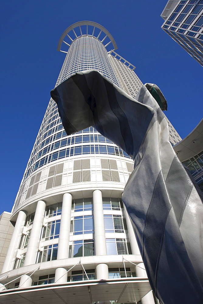 Building of the German Central Bank with tie sculpture in front of the entrance, Frankfurt, Hesse, Germany, Europe