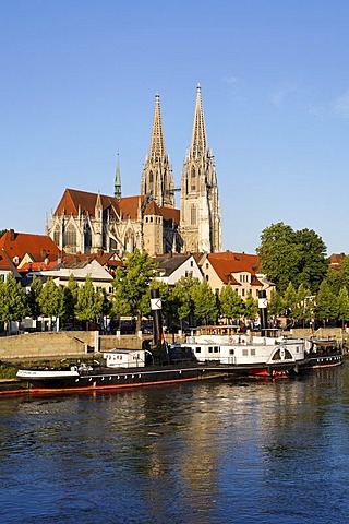 Regensburg, cathedral and shipping museum on Danube, Upper Palatinate, Bavaria, Germany