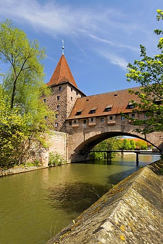 Kettensteg Bridge, Pegnitz River, historic city centre, Nuremberg, Middle Franconia, Bavaria, Germany, Europe