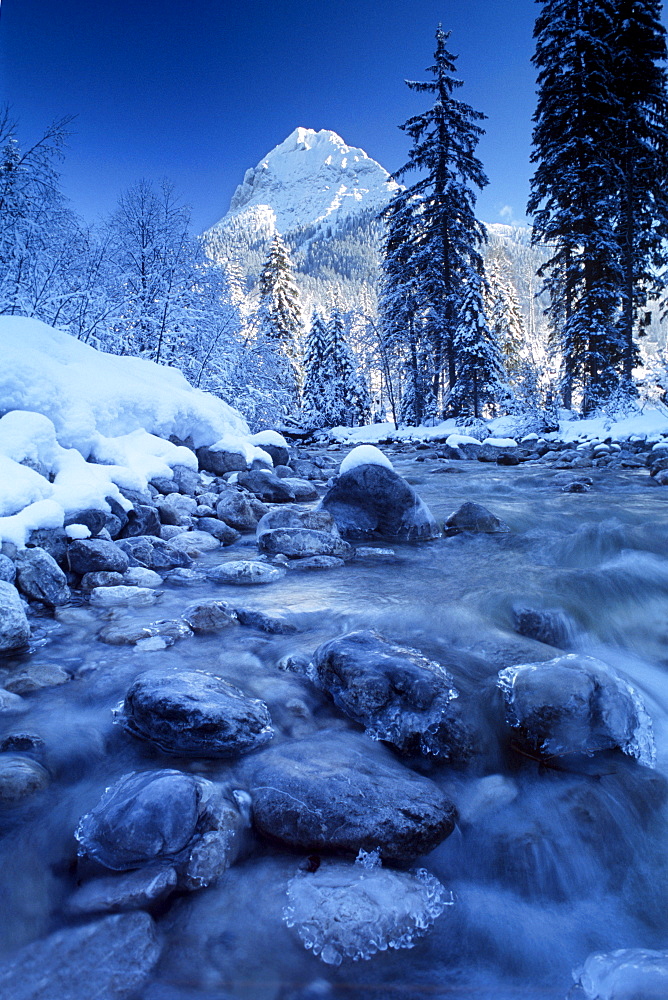 Ampelsbach River in front of Mount Guffert in winter, Brandenberg Alps, North Tirol, Austria, Europe