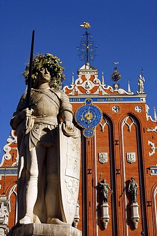 Roland statue in front of the House of the Blackheads at the Town Hall Square in Riga, Latvia, Baltic states