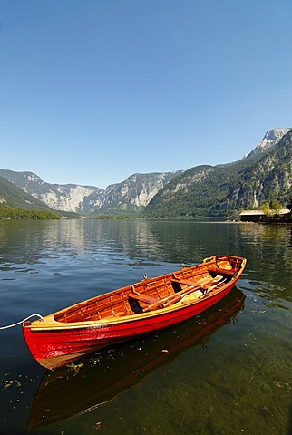 Rowboat at the Hallstaetter Lake, Hallstatt, Salzkammergut, Upper Austria, Austria