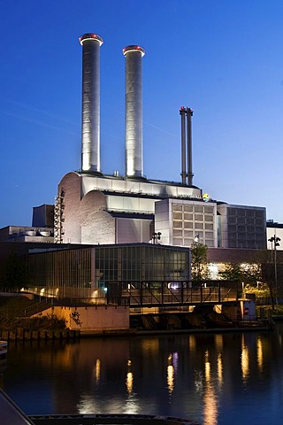 Cogenerating power station Mitte, Powerstation of Vattenfall, evening, Berlin, Germany.