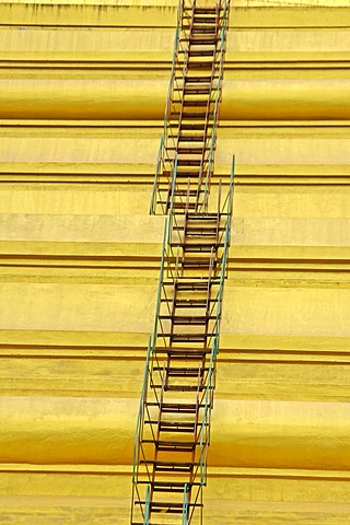 Golden cupola with stairs, Shwedagon Pagoda, Yangoon, Rangun, Myanmar, Burma