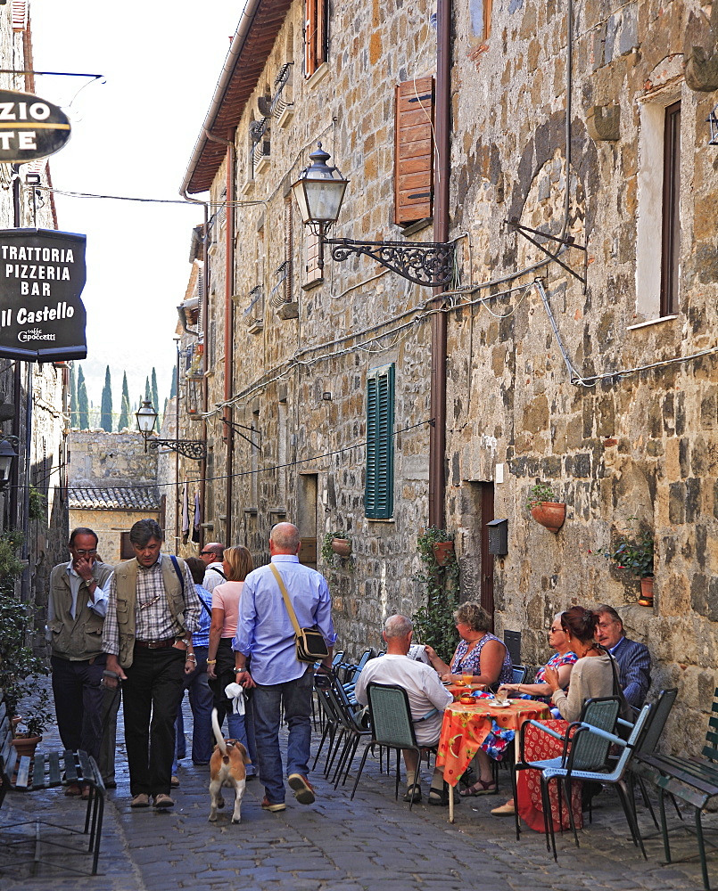 Trattoria in an alley in the old part of town, Bolsena, Latium, Italy