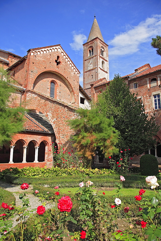 Cloister, Cistercian convent Abbazia di Staffarda near Saluzzo, Piemont, Italy