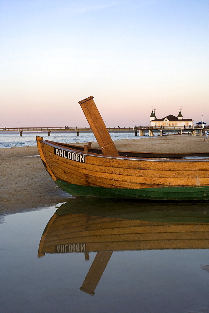 Fishing boat in front of the pier, Ahlbeck, Usedom, Baltic Sea, Mecklenburg-Western Pomerania, Germany, Europe