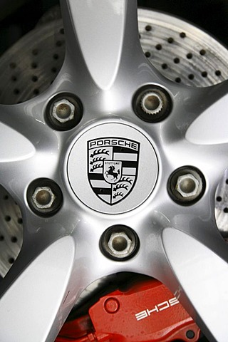 Rim and disc brake of a Porsche Boxter