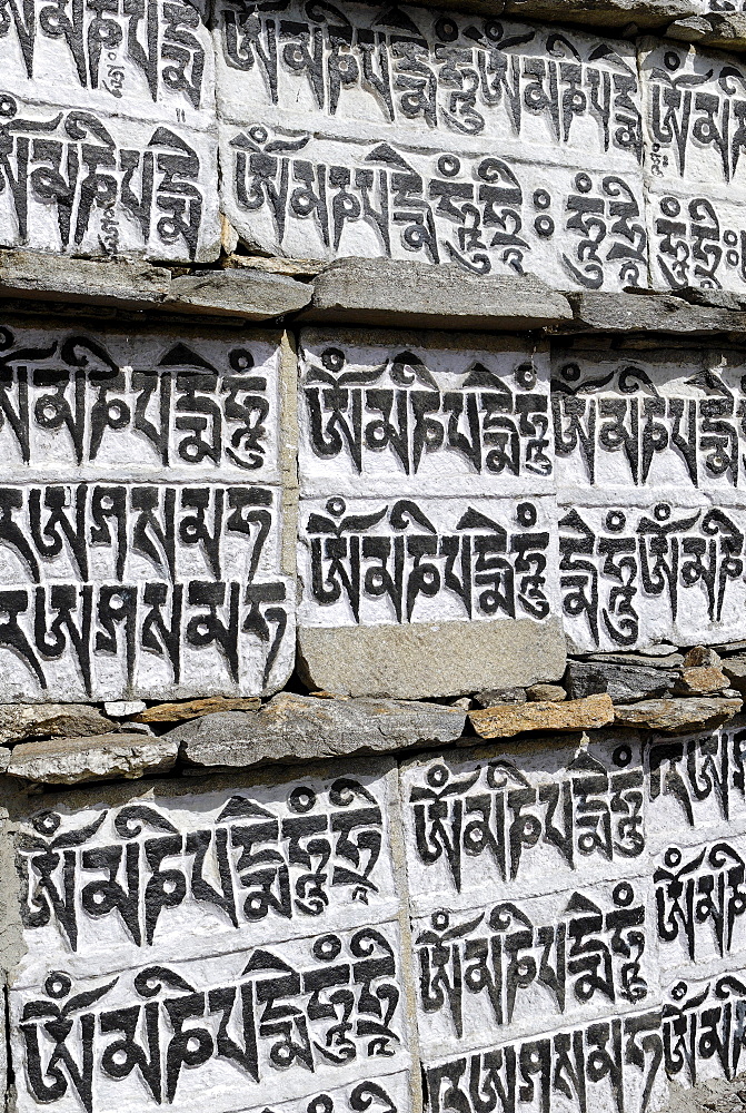 Painted Mani wall, Mani stone, Dudh Kosi valley, Solukhumbu, Khumbu, Sagarmatha National Park, Nepal