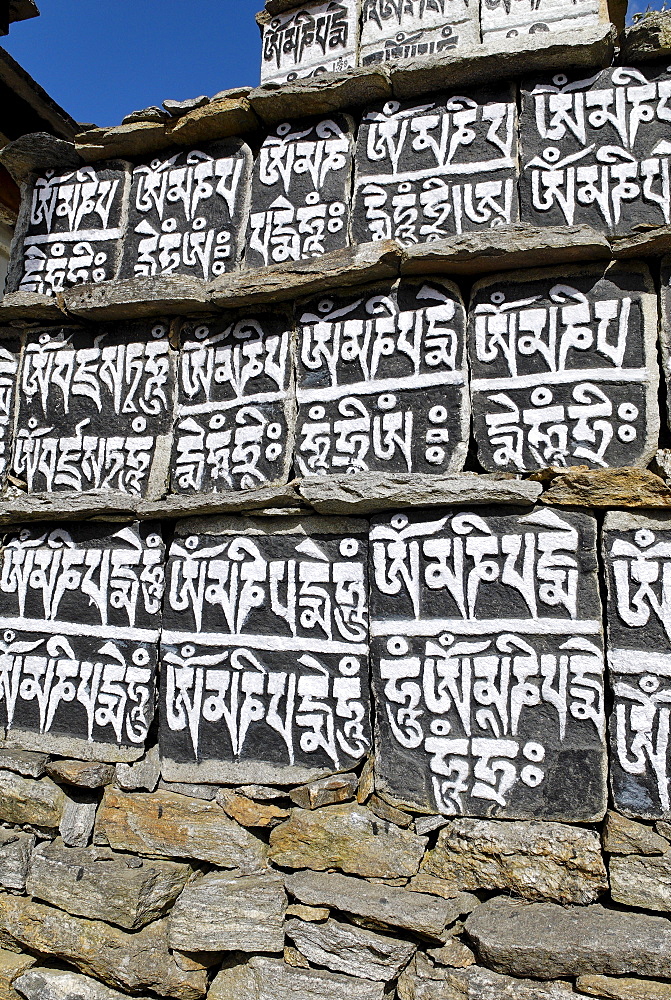 Painted Mani wall, Mani stone, Dudh Kosi valley, Solukhumbu, Khumbu, Sagarmatha National Park, Nepal