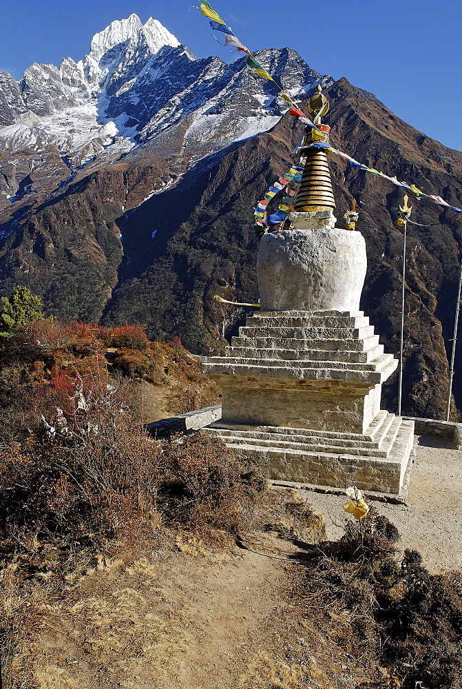 Historic stupa in front of Thamserku (6608), Sagarmatha National Park, Khumbu, Nepal