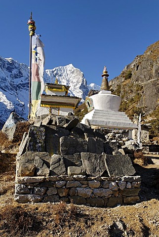 Historic stupa at Thame, Bhote Koshi valley, Khumbu Himal, Sagarmatha National Park, Nepal