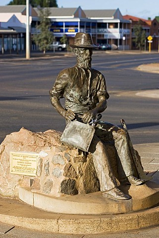 Paddy Hannan Memorial, gold prospector, Hannan Street, Kalgoorlie, Western Australia, WA, Australia