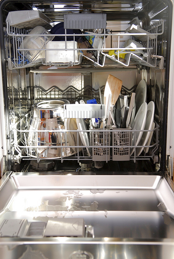 Open dish washer