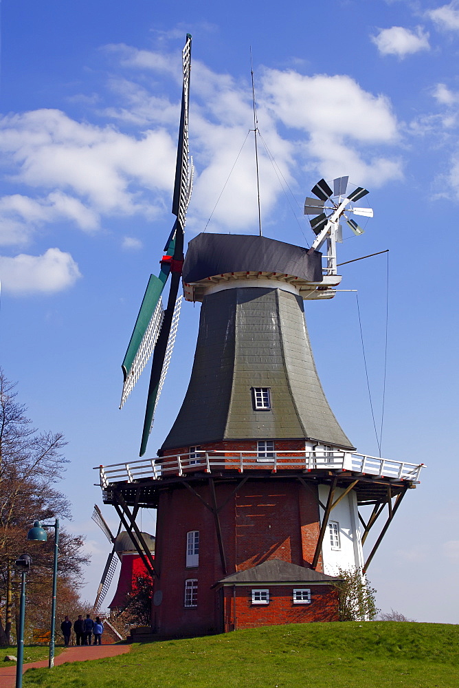 Twin mill in Greetsiel, windmill, built in the style of a two-storey Dutch gallery windmill with a wind rose, Krummhoern Greetsiel, Eastern Frisia, Lower Saxony, Germany, Europe