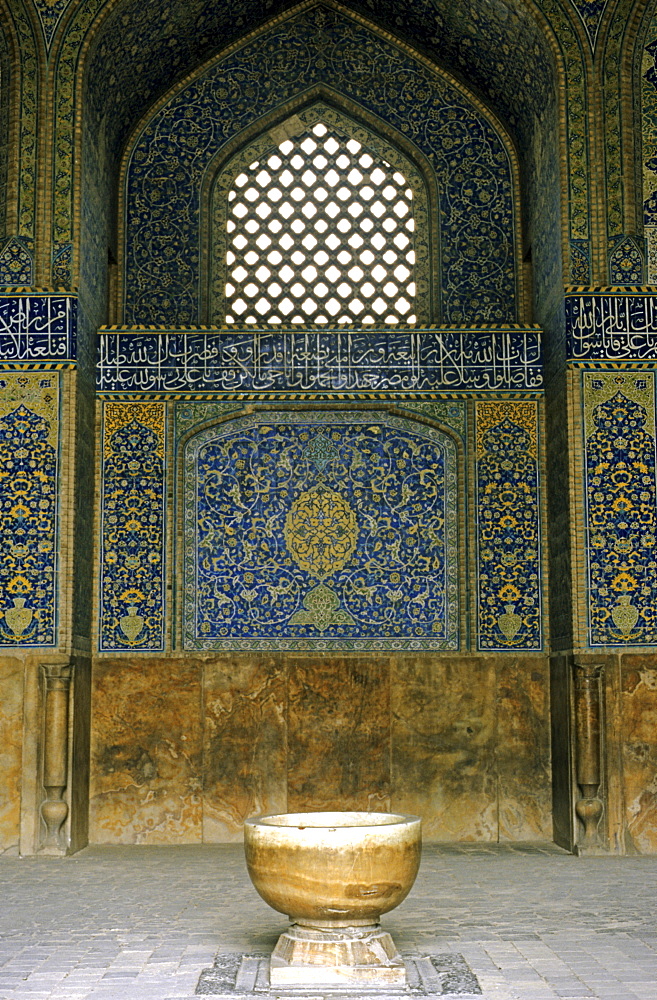 Mihrab in the Schaikh Lotfollah mosque, Isfahan, Iran