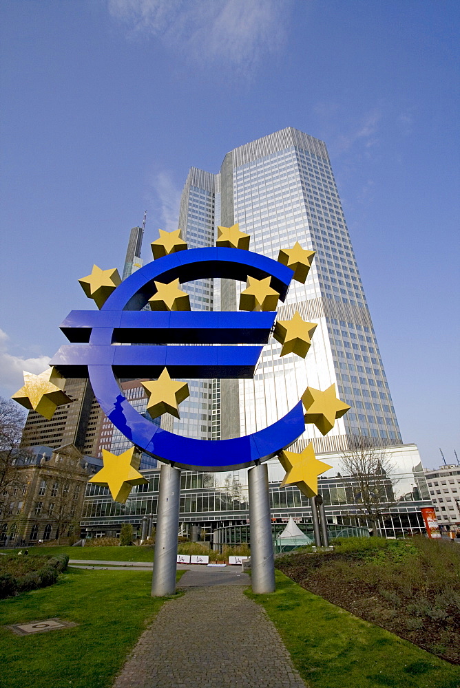 Euro symbol in front of the European Central Bank (ECB) building, Frankfurt, Hesse, Germany, Europe