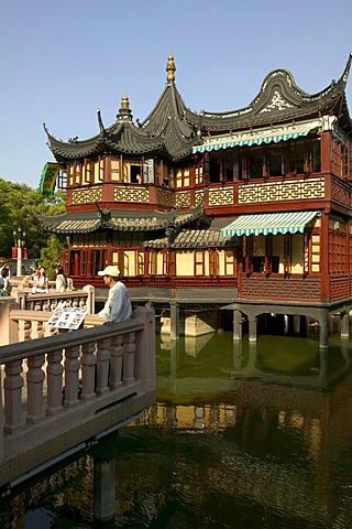 Teahouse in the Yuyuan Garden, Shanghai, China, Asia