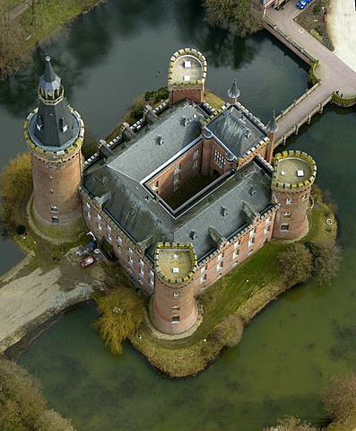 Aerial view, Wasserschloss Moyland, a moated castle, Museum Moyland, Bedburg-Hau, Lower Rhine, North Rhine-Westphalia, Germany, Europe