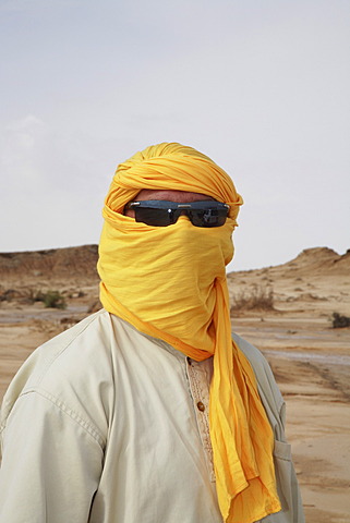 Tunisian in Arabian clothes, Sahara, Tozeur, Tunisia