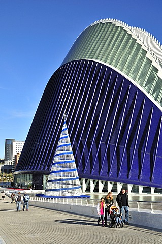 Street scene in the Ciudad de las Artes y las Ciencias, City of Arts and Sciences, designed by Spanish architect Santiago Calatrava, Valencia, Comunidad Valenciana, Spain, Europe