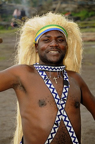 Traditional dancer during a folklore event in a village of former hunters near the village of Kinigi on the edge of the Volcanoes National Park, Parc National des Volcans, Rwanda, Africa