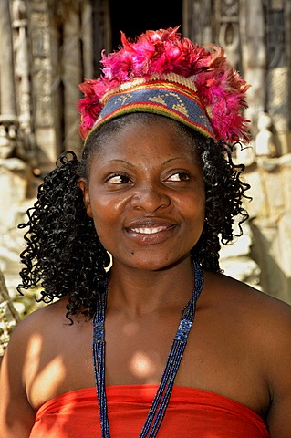 One of the wives of King Fon Abumbi II in traditional costume, palace fo Bafut, one of the traditional kingdoms of Cameroon, near Bamenda, north west Cameroon, Central Africa, Africa