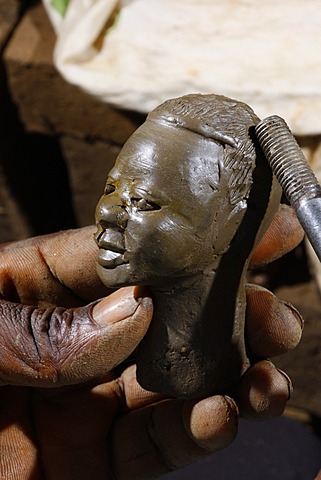 Male clay head, manufacture of pottery, Bamessing, Cameroon, Africa