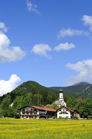 Jachenau with the Parish Church of St. Nikolaus, Isarwinkel region, Upper Bavaria, Bavaria, Germany, Europe