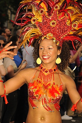 Brazilian Samba dancer, Carnival of Cultures, annual internationally known colourful street parade at Whitsun with about 100 groups and floats taking part, Kreuzberg, Berlin, Germany, Europe