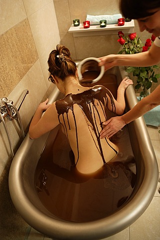 Woman, 35, in a bathtub with chocolate, Thalasso therapy in a spa resort