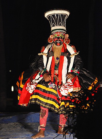 Kathakali dance, Chuvanna Thaadi character, Kerala, southern India, Asia