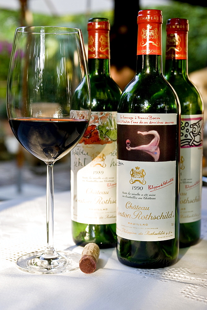 Chateau Mouton Rothschild 1er Cru Classe Pauillac Vertikale 1988, 1989 and 1988, bordeaux glass